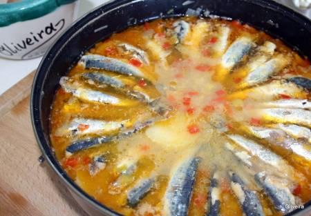 Sardinillas ou parrochas en tarteira