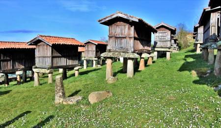 Conjunto de Hórreos de La Merca