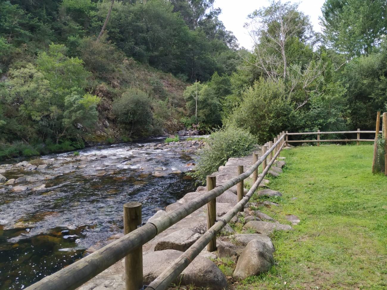 Praia fluvial de A Carixa