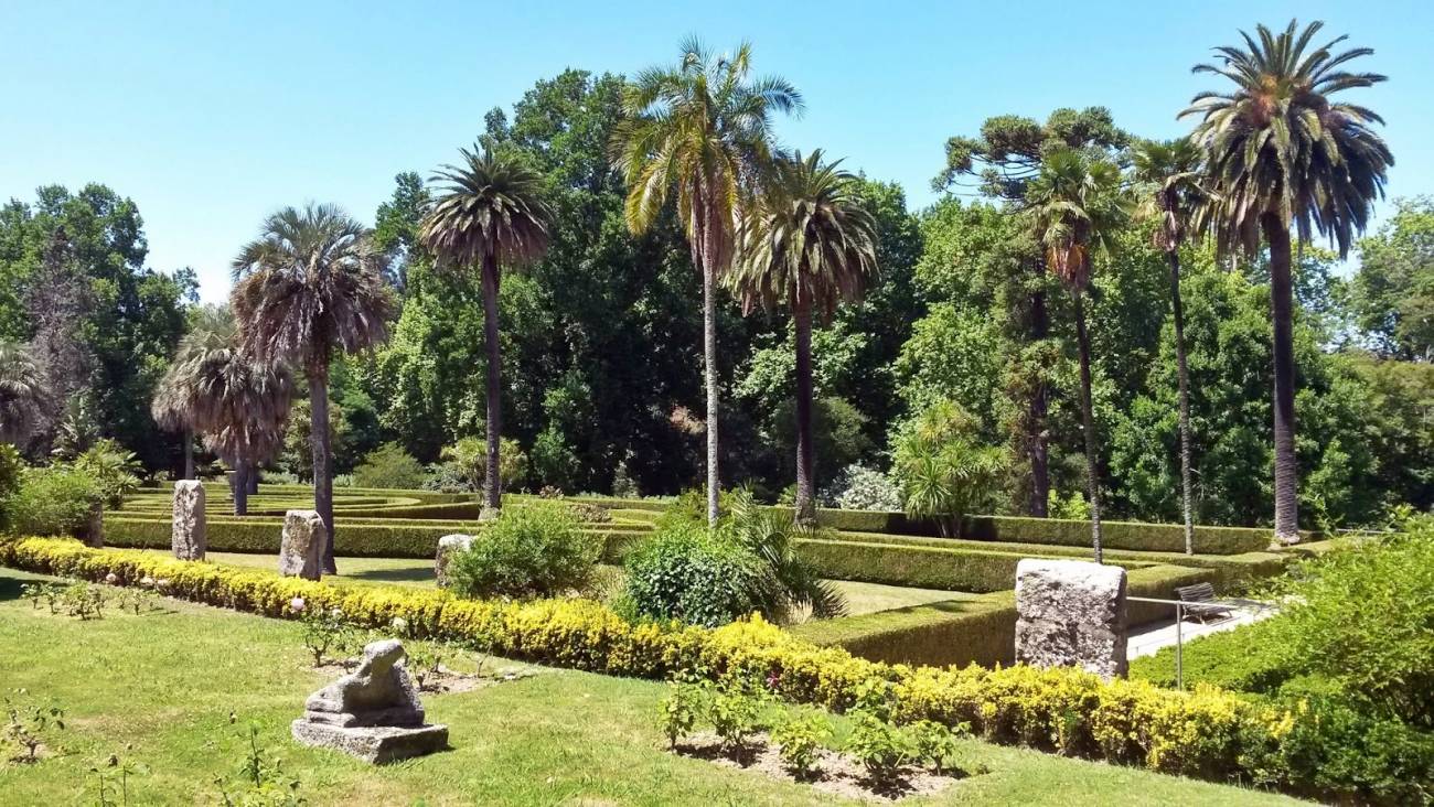 Pazo e xardíns Quiñones de León (museo municipal)