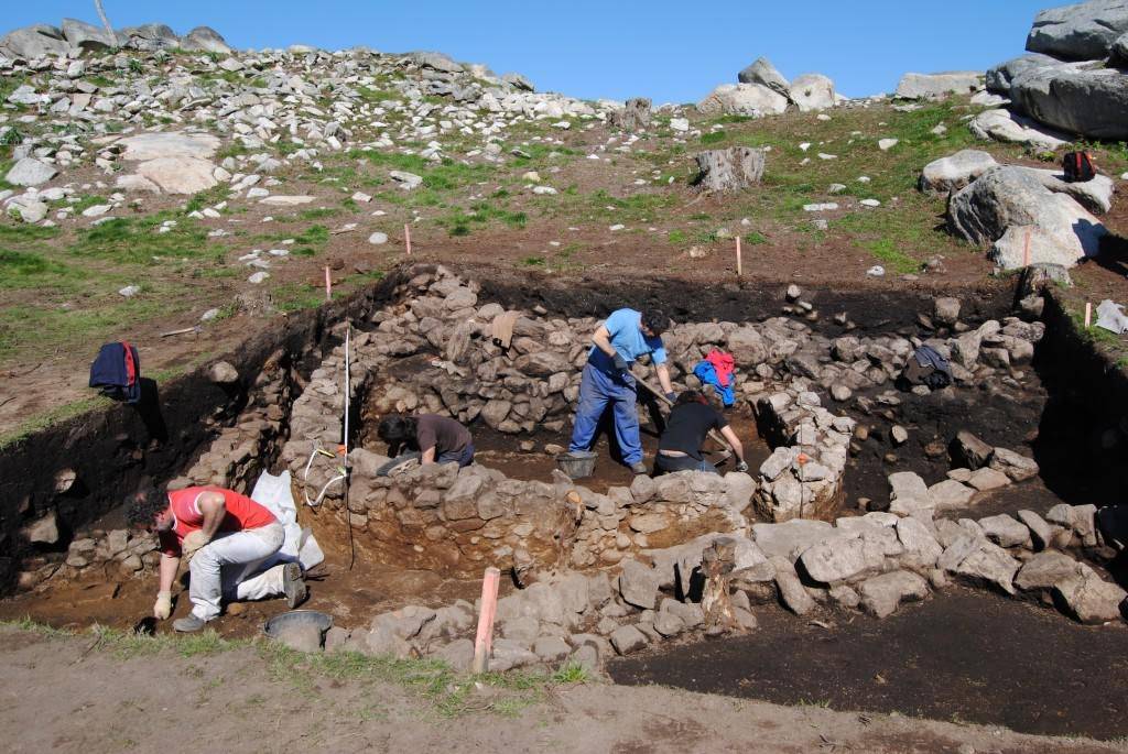 Castro y área arqueológica de A Cabeciña