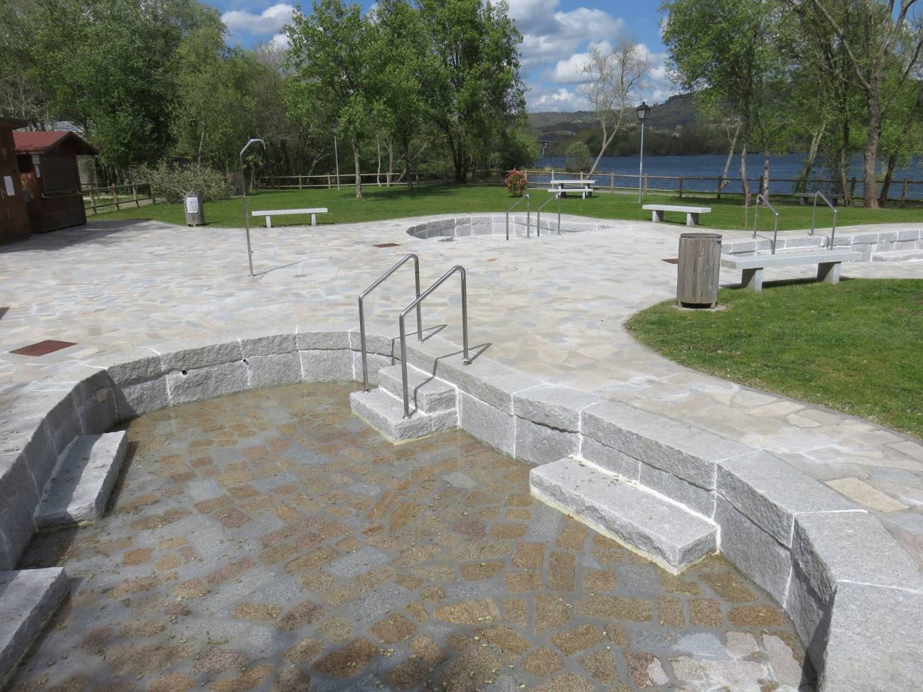 Piscinas termais de Cenlle o Barbantes