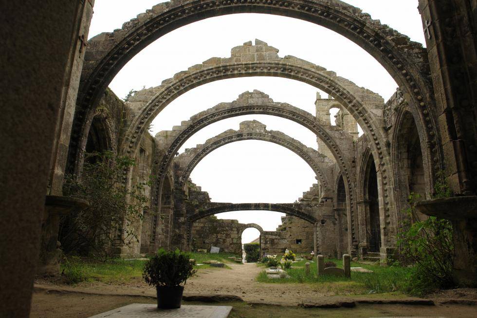 Cemiterio e ruinas de Santa Mariña de Dozo